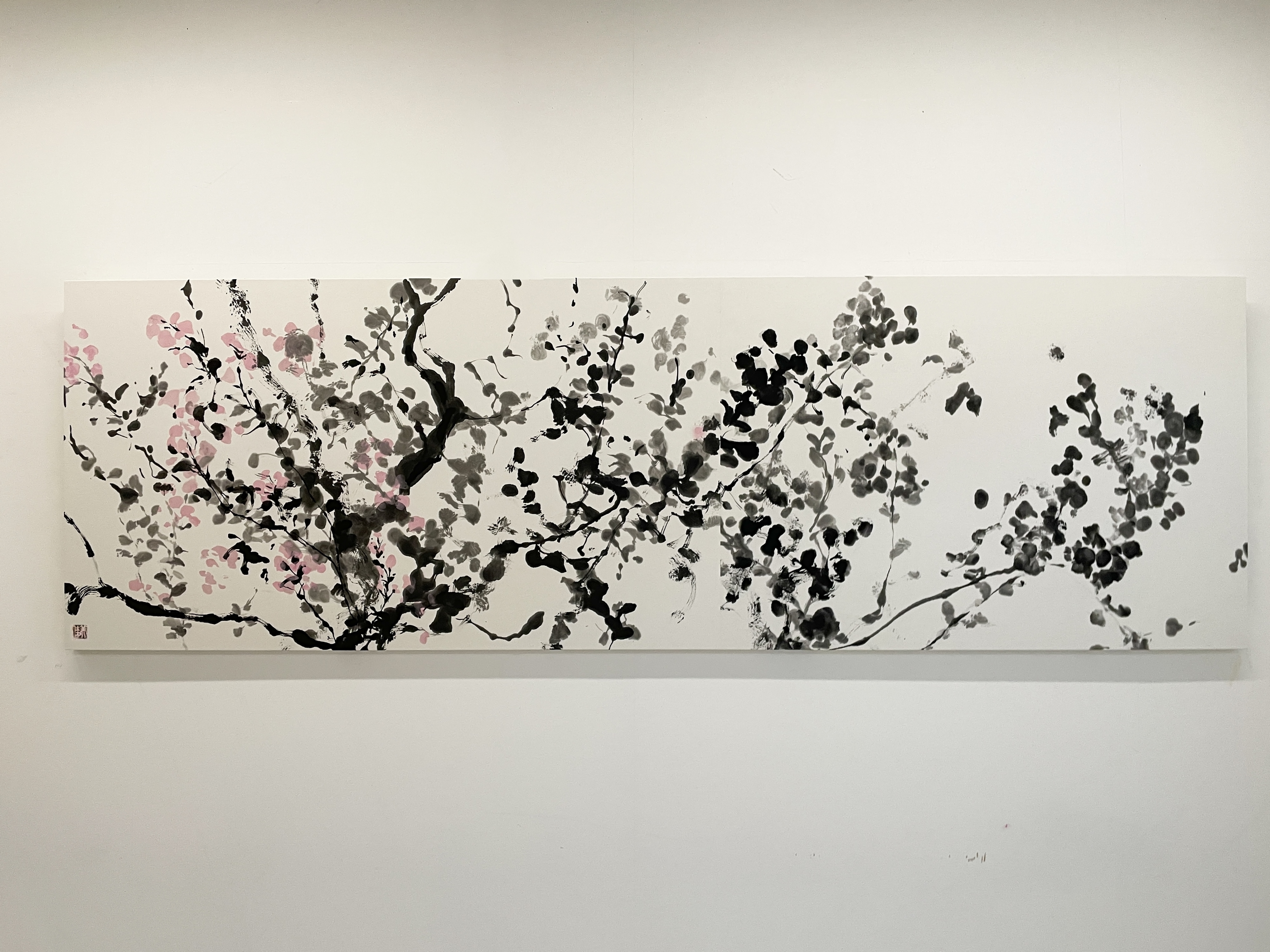 Humming, Crape Myrtle - Center